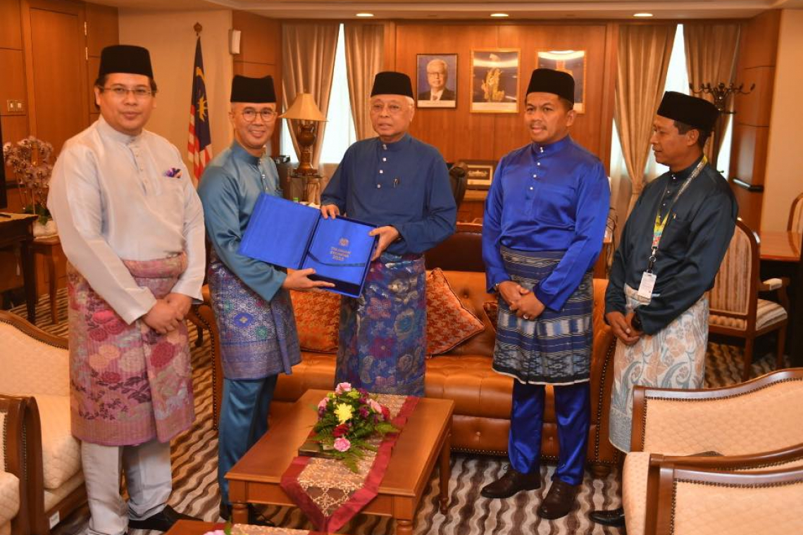 Sesi Penyerahan Buku Bajet 2023